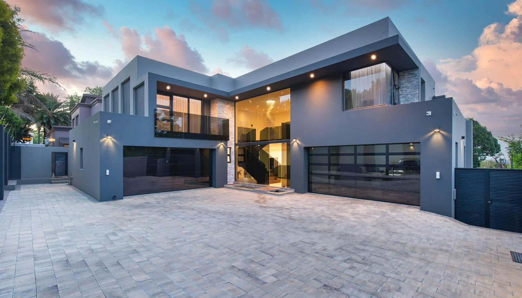Luxury property in Cape Town with Table Mountain backdrop